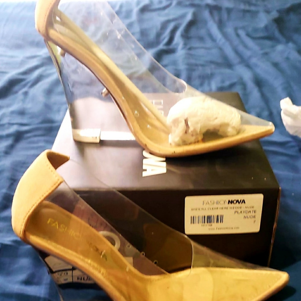 FASHION NOVA size 7